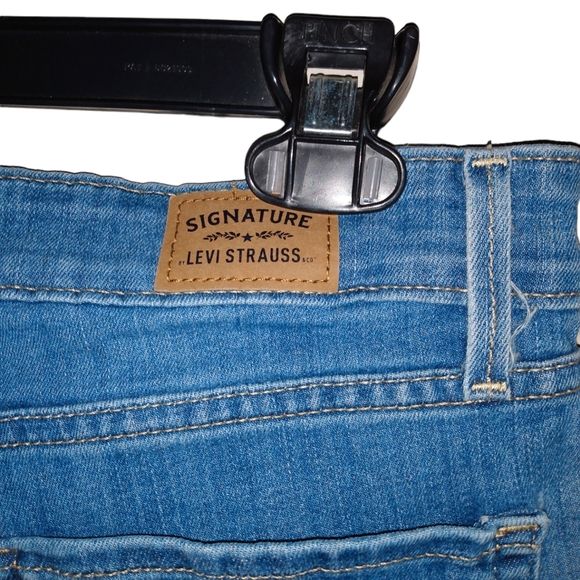 Levi's Mid Rise Cuffed Fringed Hem Bermuda Shorts Womens 10 - Picture 3 of 5